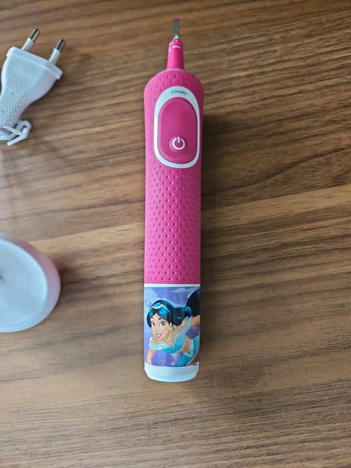 Kinder Elektrische Zahnbürste OralB Disney in Werlte 