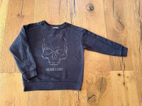 H&M Pullover Gr. 128 Sweatshirt schwarz Totenkopf Brandenburg - Neuruppin Vorschau