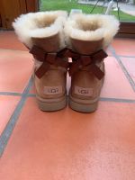 UGG boots mit Schleife Kreis Pinneberg - Ellerbek Vorschau