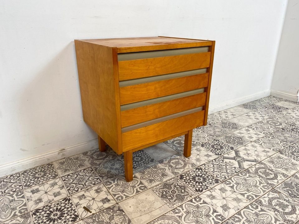 WMK Hübsche und sehr rare kleine Mid-Century Kommode 794/10a von VEB Hellerau aus 1967 mit vier Schubladen # Nachtschrank Nachtschränkchen Nachtkommode Nachttisch Beistelltisch 50er 60er DDR Vintage in Berlin