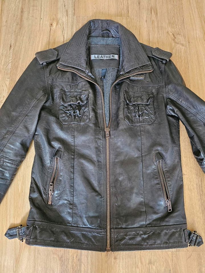 Sehr schöne Herren Lederjacke von Superdry in Dauchingen