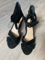 Jessica Simpson Sandalen, schwarz, Keilabsatz, Gr.41 Wuppertal - Elberfeld Vorschau