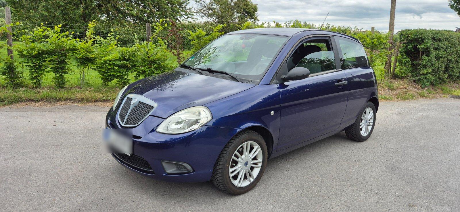 Abbildung des Autos Lancia Ypsilon 1.2l Alu,…