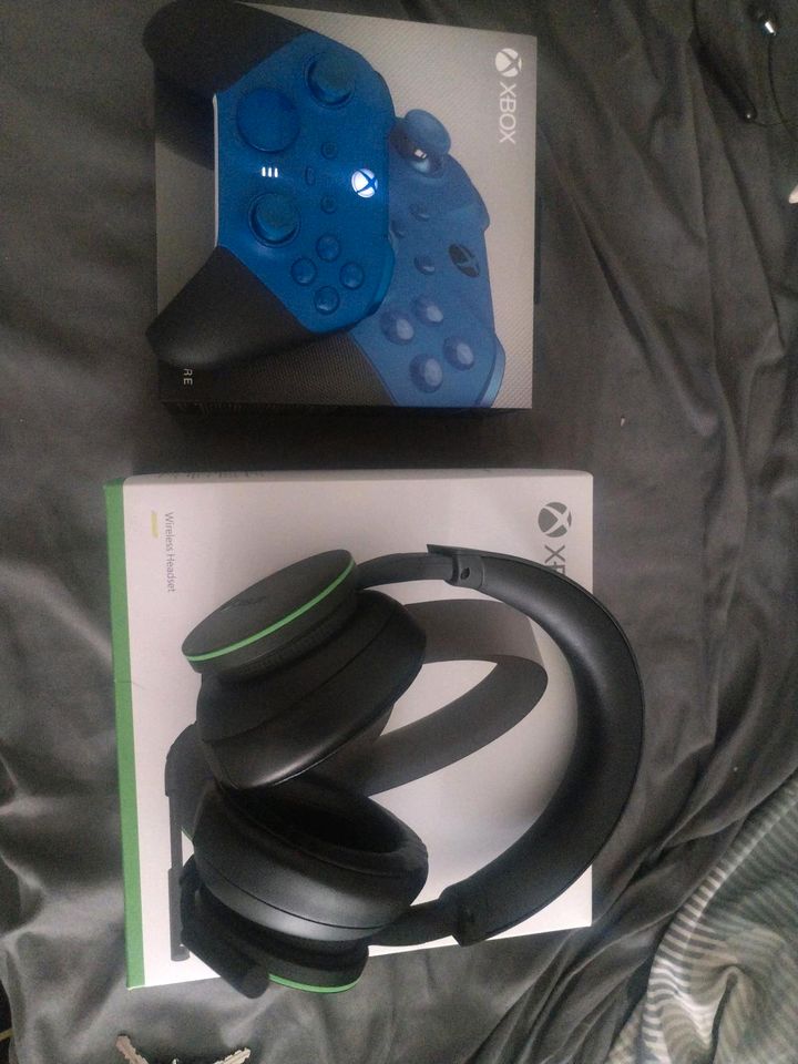 Xbox Elite 2 + Xbox Bluetooth Headset in Berlin