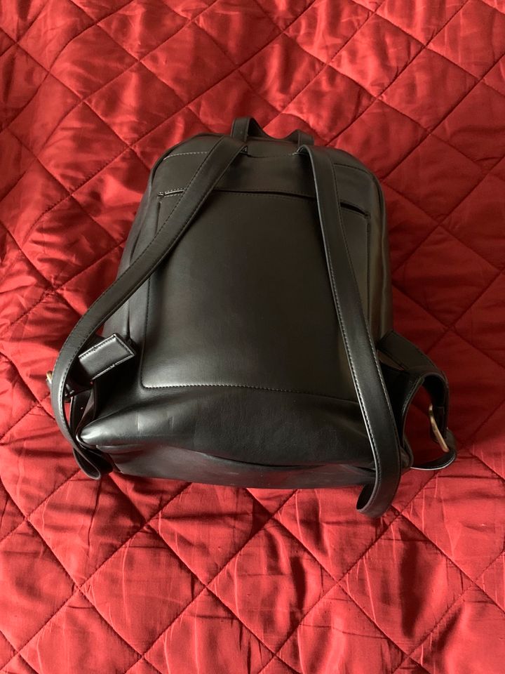 Großer Rucksack Calvin Klein in Weitefeld