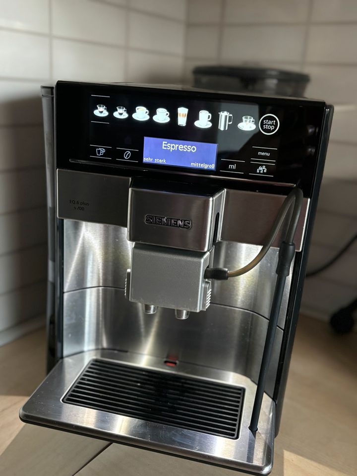 Siemens Kaffeevollautomat EQ.6 plus s700 in Leonberg