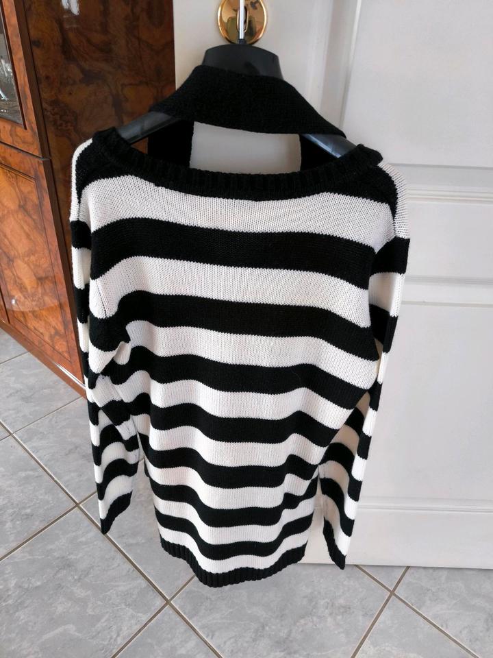 Longpulli mit V-Ausschnitt und Gürtel, Größe L in Temnitztal
