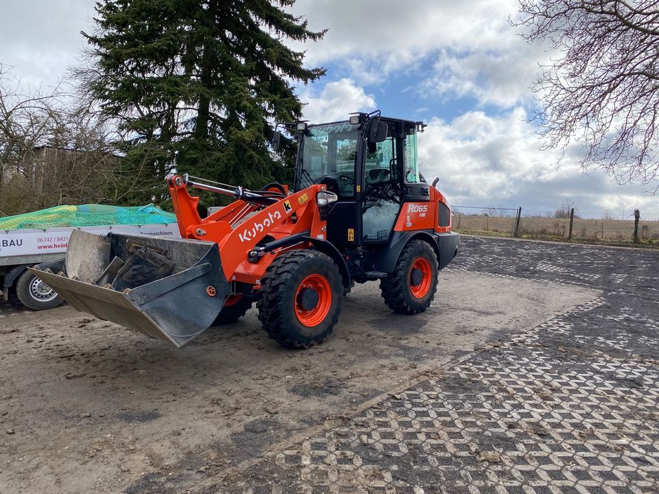 0,65m3 Radlader Kubota R065HW Schaufellader Lader Radlader Mieten in Kastellaun