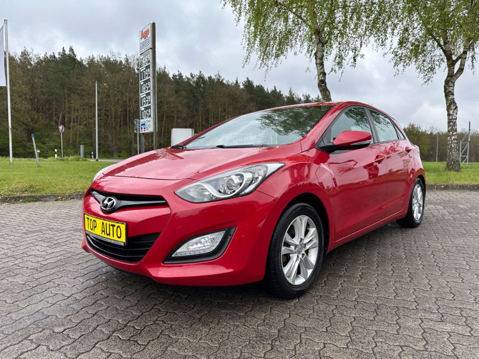 Hyundai i30 / 1,4 Benzin/ NAVI/ TÜV NEU in Rastow