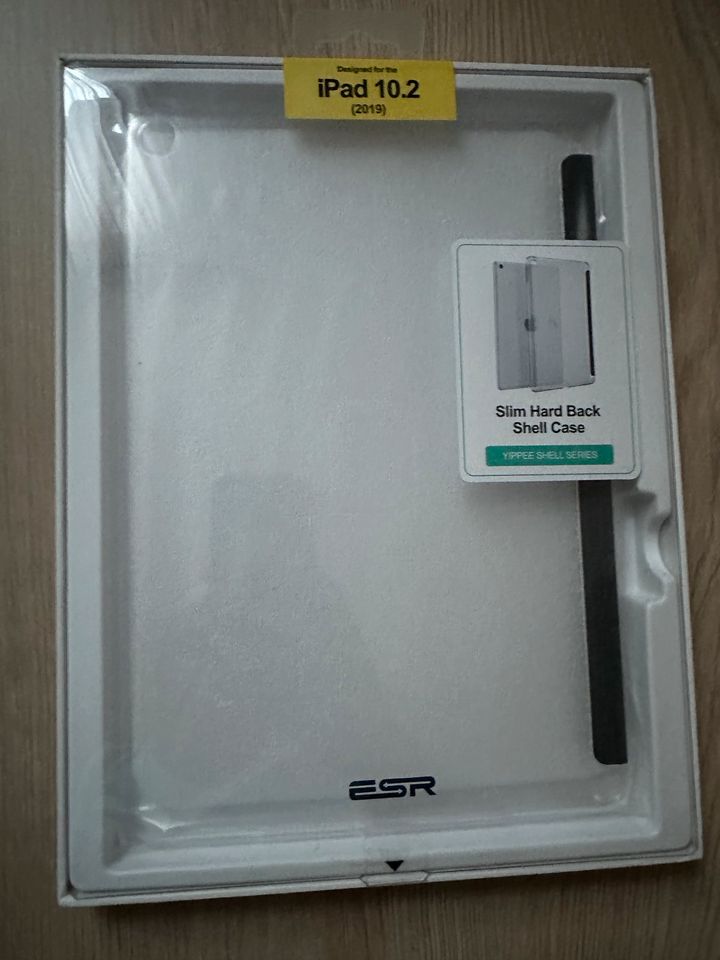 ESR Slim Hard Back Shell Case/Hülle für iPad 10.2 (2019-2021) in Hamburg