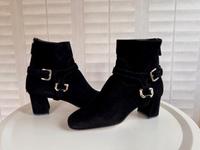 PRADA Stiefelette schwarz Wildleder Gr 39 Niedersachsen - Leer (Ostfriesland) Vorschau