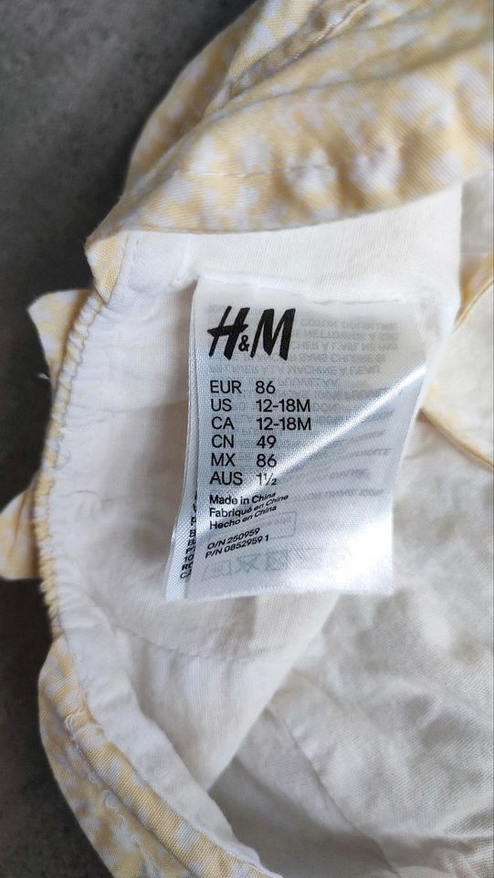 Sonnenhut Mädchen H&M 1 bis 1,5 Jahren in Ludwigsau