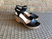 Clarks Leder Sandaletten Sandalen Kork Absatz Schwarz Gr. 37 Nordrhein-Westfalen - Pulheim Vorschau