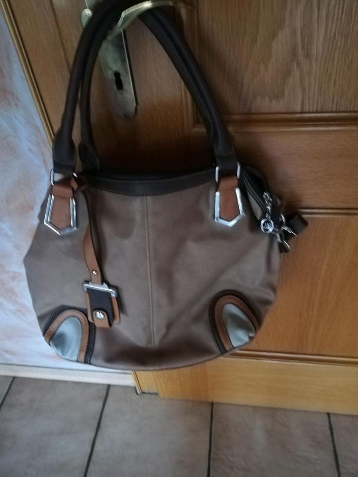 Grosse Handtasche in Osterhofen