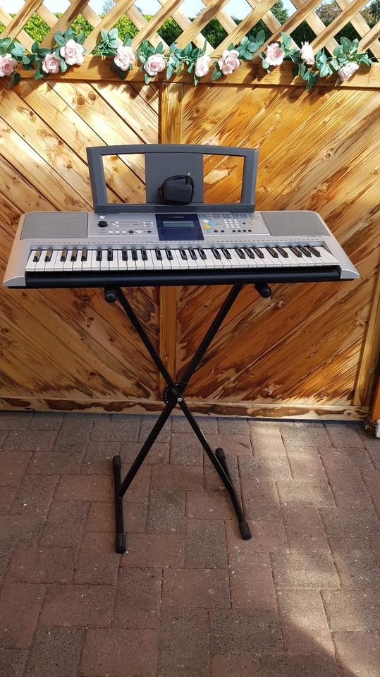 ♥  Keyboard Yamaha psr E323 mit Ständer und Netzteil! ♥ in Looft