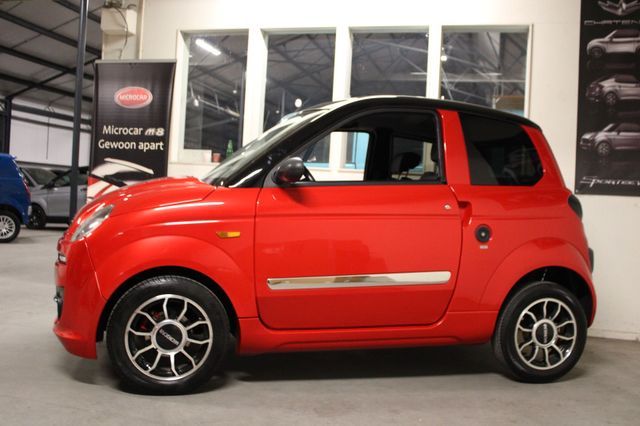 Microcar M.Go Red Black 8 PS Multimedia Mopedauto 45 KM/H in Vreden