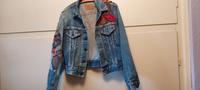 Biete Levis Jeansjacke, selbst gestaltet. Nordrhein-Westfalen - Brakel Vorschau