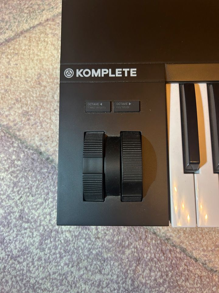 Komplete Kontrol A61 Midi-Keyboard (Piano) in Alfeld (Leine)