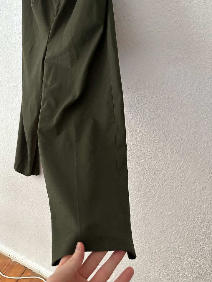 ASOS Grün Hose Khaki Green Trousers Chino Pants W30 High Waist in Berlin