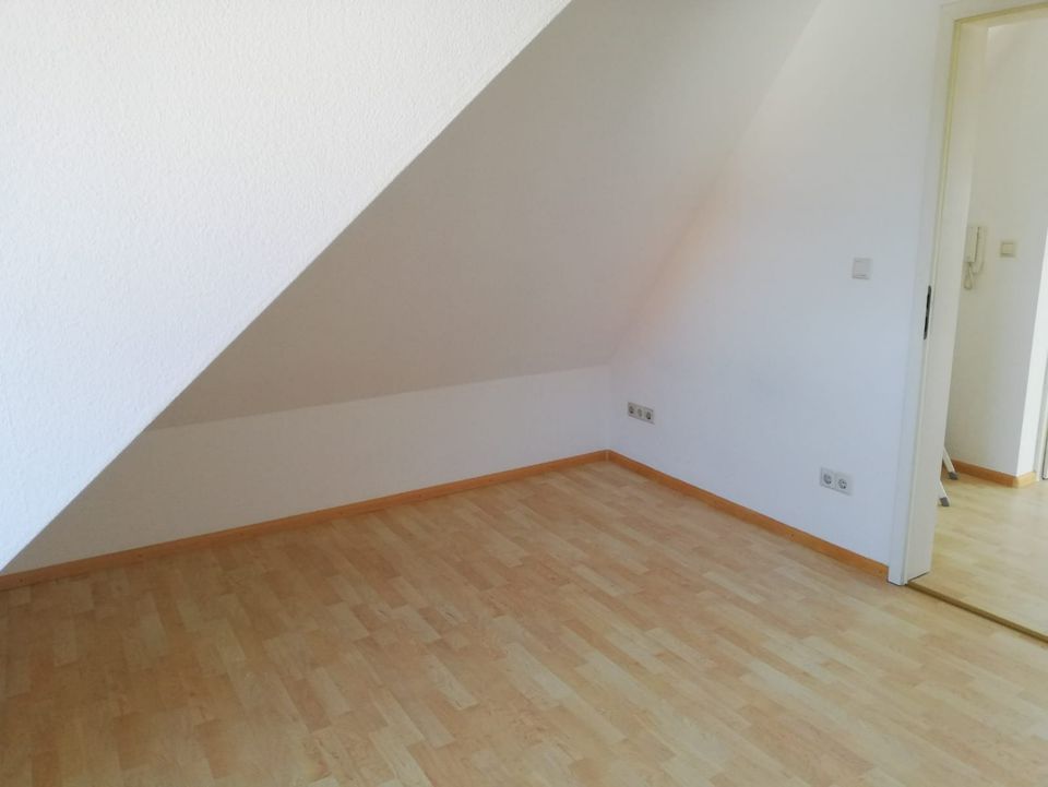 Schöne, verkehrsgünstig gelegene 2-Zi. -DG-Wohnung in Durmersheim in Durmersheim