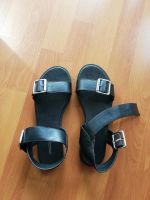 Ungetragene Schwarze Sandalen Gr 38 silberfarbenen Schnallen NEU Rheinland-Pfalz - Bingen Vorschau