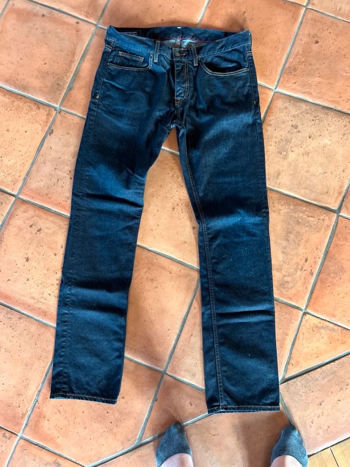 Jeans Herren Hilfiger in Hunderdorf