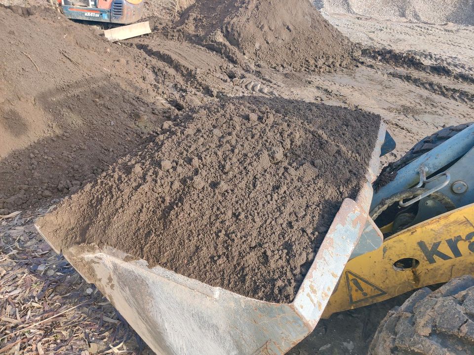 Gesiebter Mutterboden Rindenmulch Kies Schotter in Einbeck