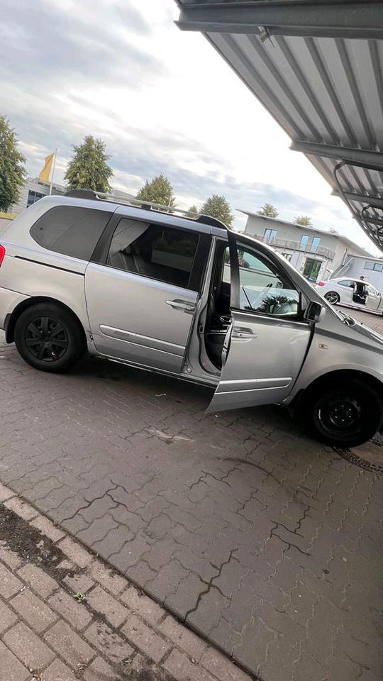 Kia carnival auto in Detmold