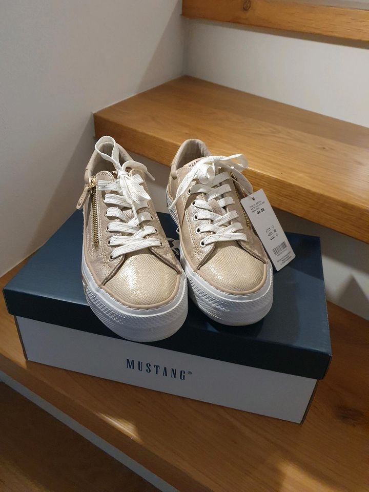 Sneaker / Schnürschuhe von Mustang OVP in Pentling