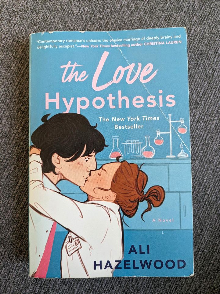 Ali Hazelwood - The Love Hypothesis in München