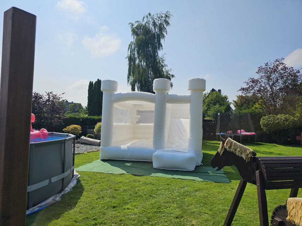 Happy Marriage, Hochzeitshüpfburg ganz in weiß, weiße Hüpfburg, in Beverstedt