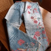 Jeans mit Blumenmuster Gr. 44 Rheinland-Pfalz - Neuwied Vorschau