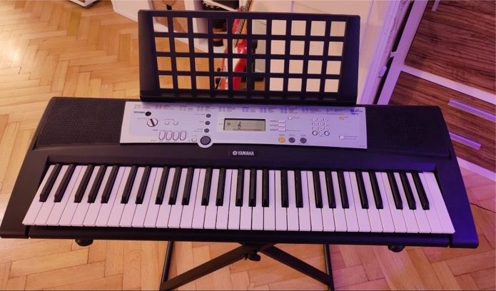 Yamaha Digital Keyboard YPT 200 + Ständer in Berlin