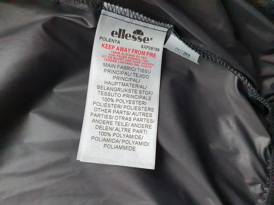 Windbreaker Regenjacke Ellesse neu in Darmstadt