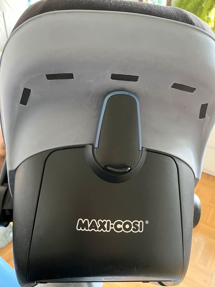 Maxi Cosi Babyschale Kindersitz Gebraucht in Freiburg im Breisgau