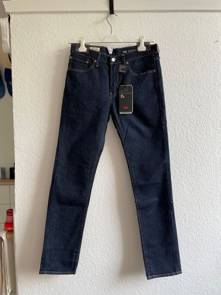 Levis Jeans, 511 Slim Fit, Dunkelblau, W32 L34 in Centrum