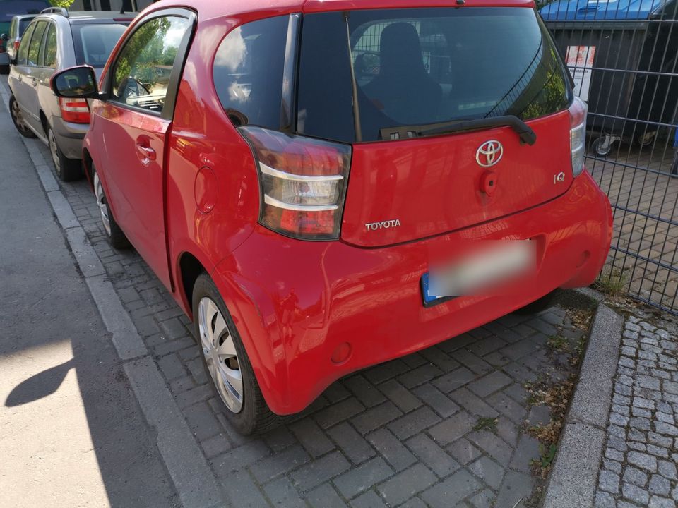 Toyota IQ  -  4 Sitzplätze, TÜV bis 08.2024 in Berlin