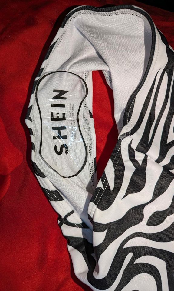 Bikini Zebra Muster Animalprint schwarz weiß Etikett BloggerTrend in Bielefeld