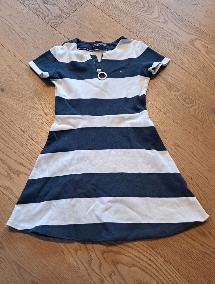 Original Tommy Hilfiger Kleid Maritim 128 blau-weiß gestreift in  Nordrhein-Westfalen - Kreuzau | eBay Kleinanzeigen ist jetzt Kleinanzeigen
