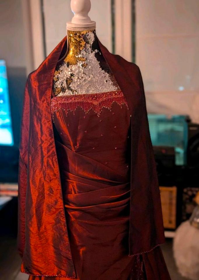 hochwertiges Tafft Abendkleid zu verkaufen einmal getragen in Datteln