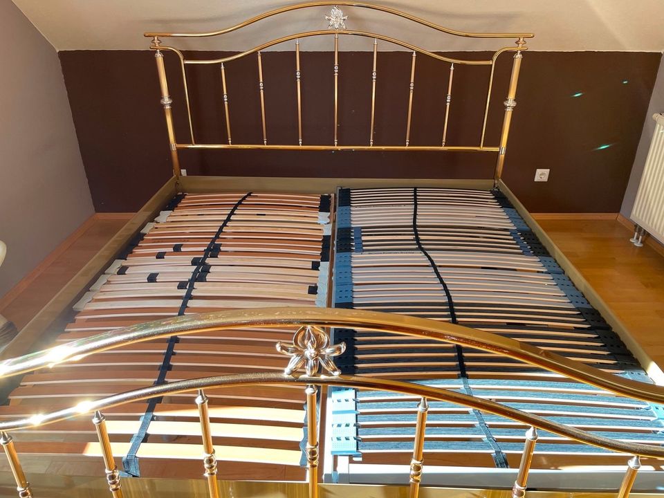 Hochwertiges Messingbett 180 x 200 cm mit elektrischem Lattenrost in Breuberg