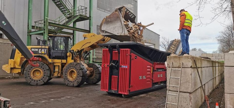 Vermietung Schredder Grünschnitt schreddern Altholz zerkleinern in Usedom