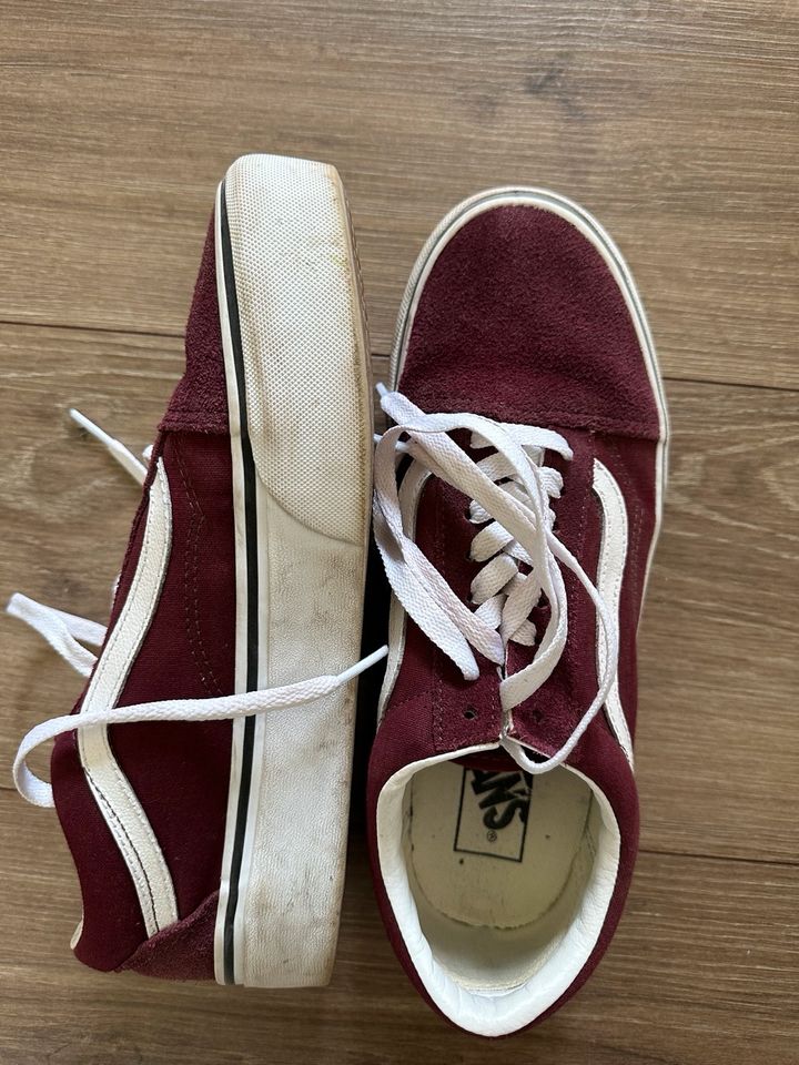 Vans Plateau Dunkelrot Gr. 40 in Essen