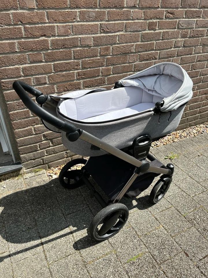 Kinderwagen mit Zubehör in Wermelskirchen