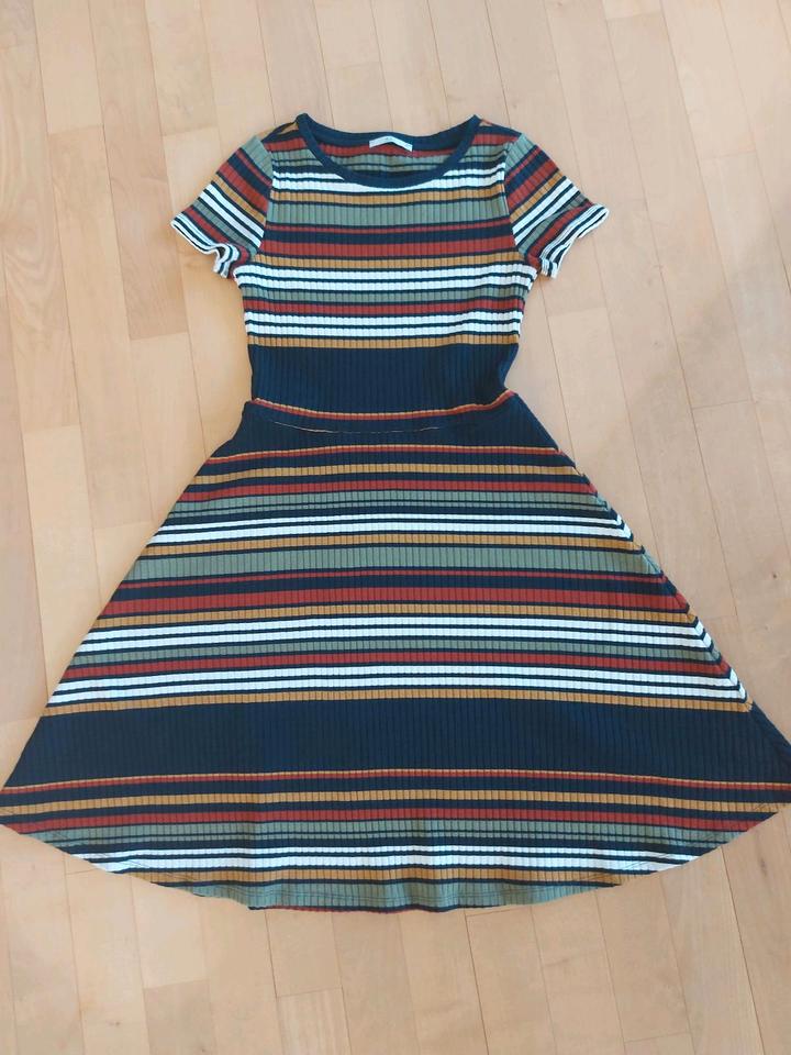 Hübsches Sommerkleid von Esprit, Versand inklusive! in Salzkotten