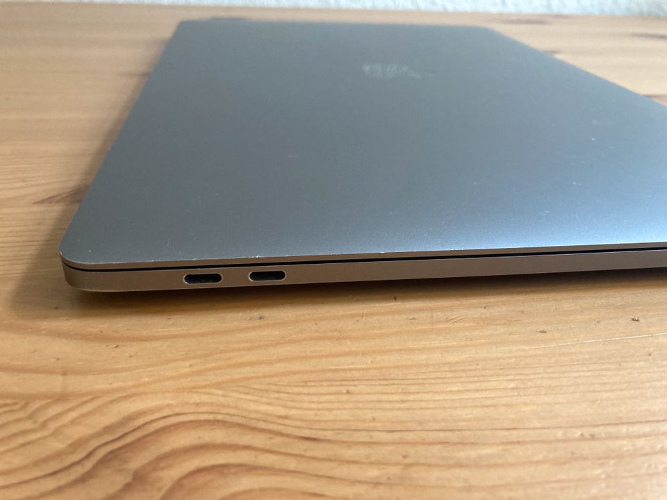 Apple MacBook Pro 15 Zoll 16GB 1TB in Berlin