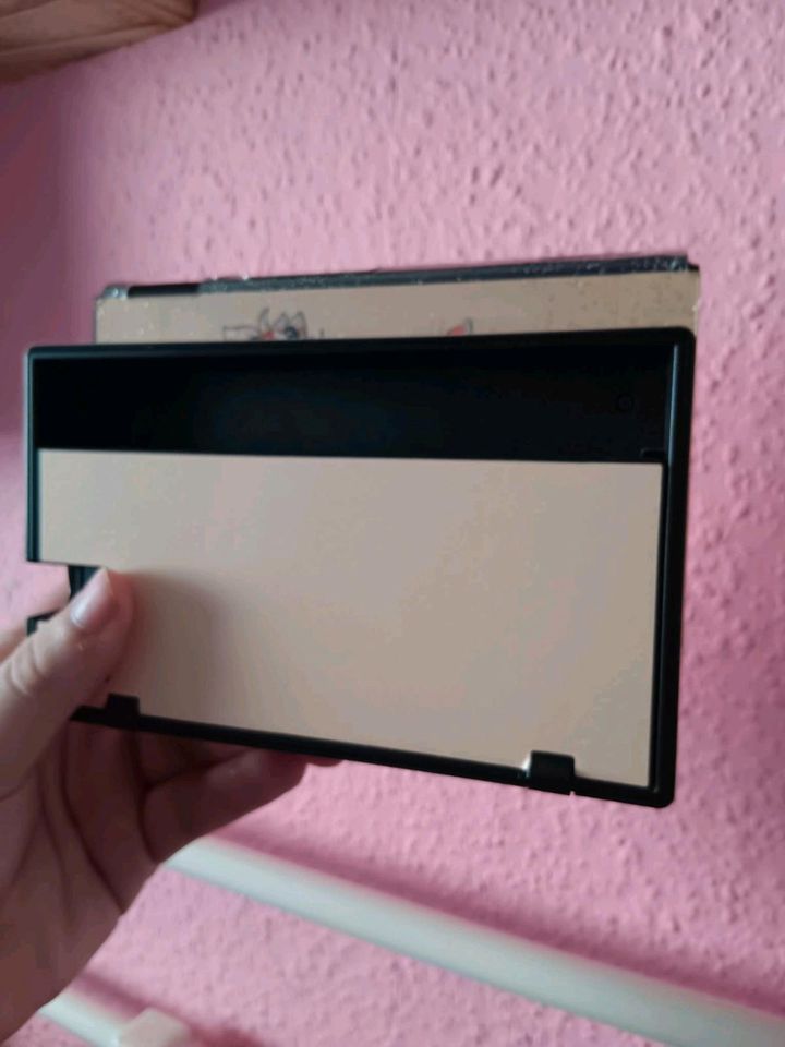 Switch konsole grau mit genshin sticker in Voerde (Niederrhein)