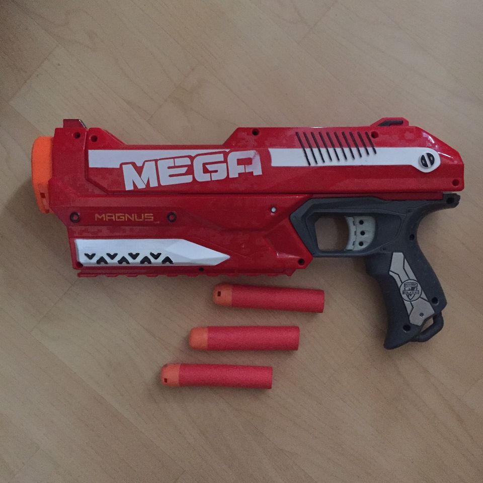 Hasbro Nerf N-Strike Elite Magnus Mega inkl. 3 Darts in Heilbronn