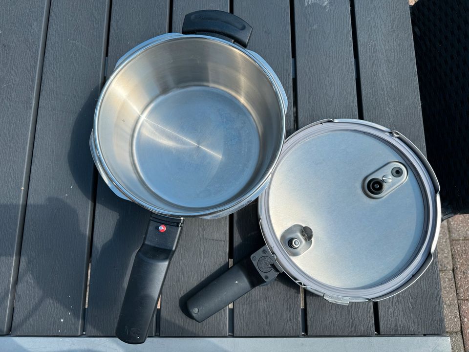 Fissler Vitaquick Schnellkochtopf 3,5l in Meldorf