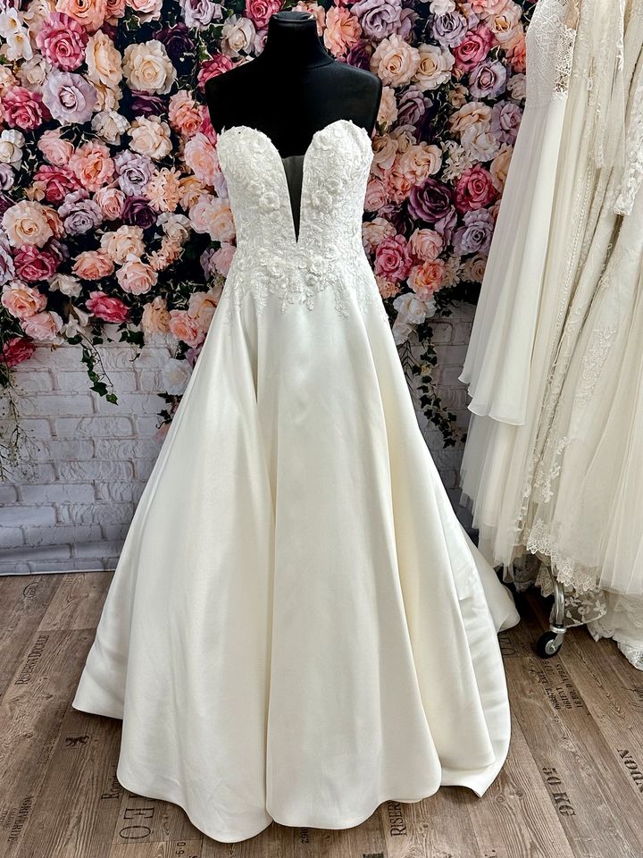 SALE! Traumhafte neue Brautkleider Gr. 36-56 bekannte Marken in Stuhr